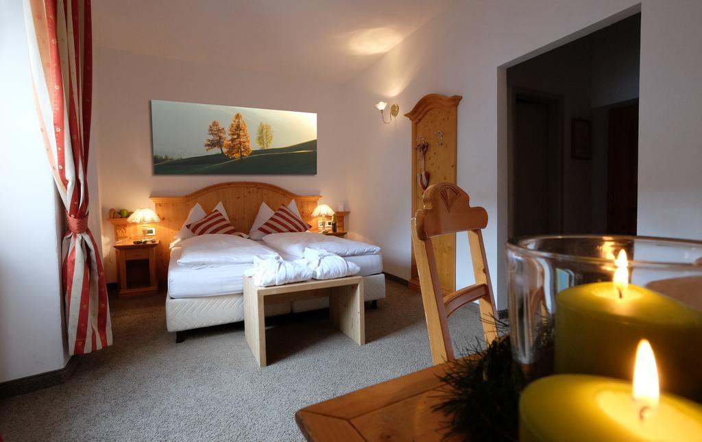 Romantic Hotel Excelsior Cavalese Exteriör bild