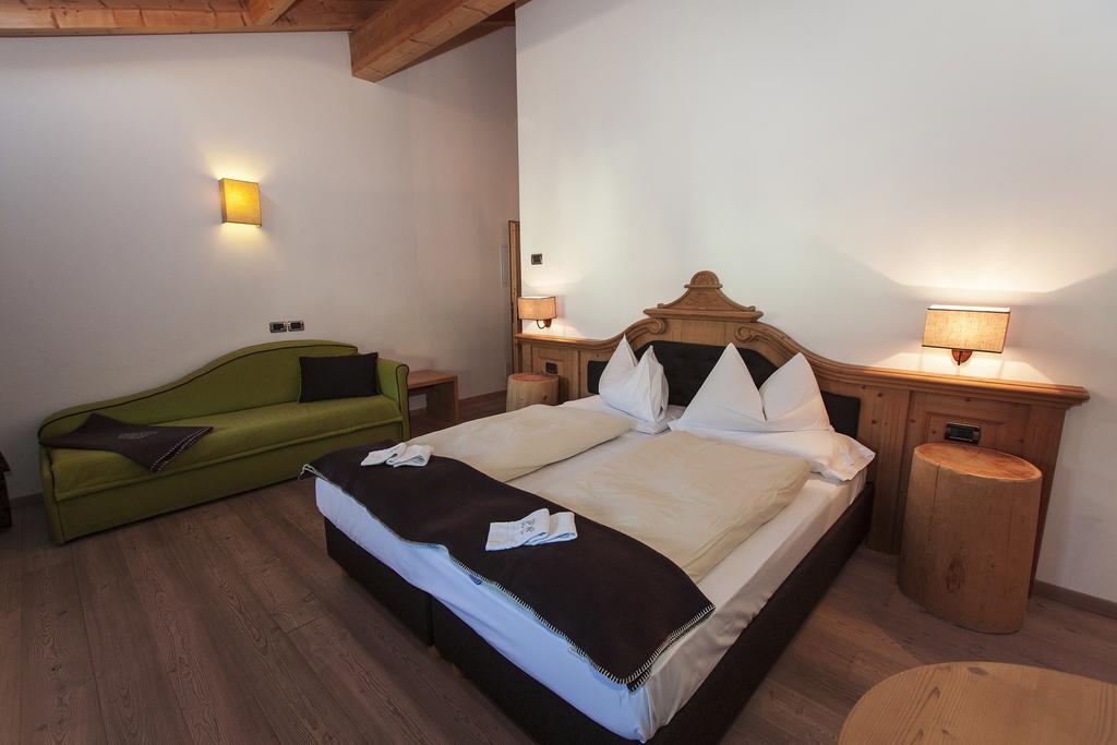 Romantic Hotel Excelsior Cavalese Exteriör bild