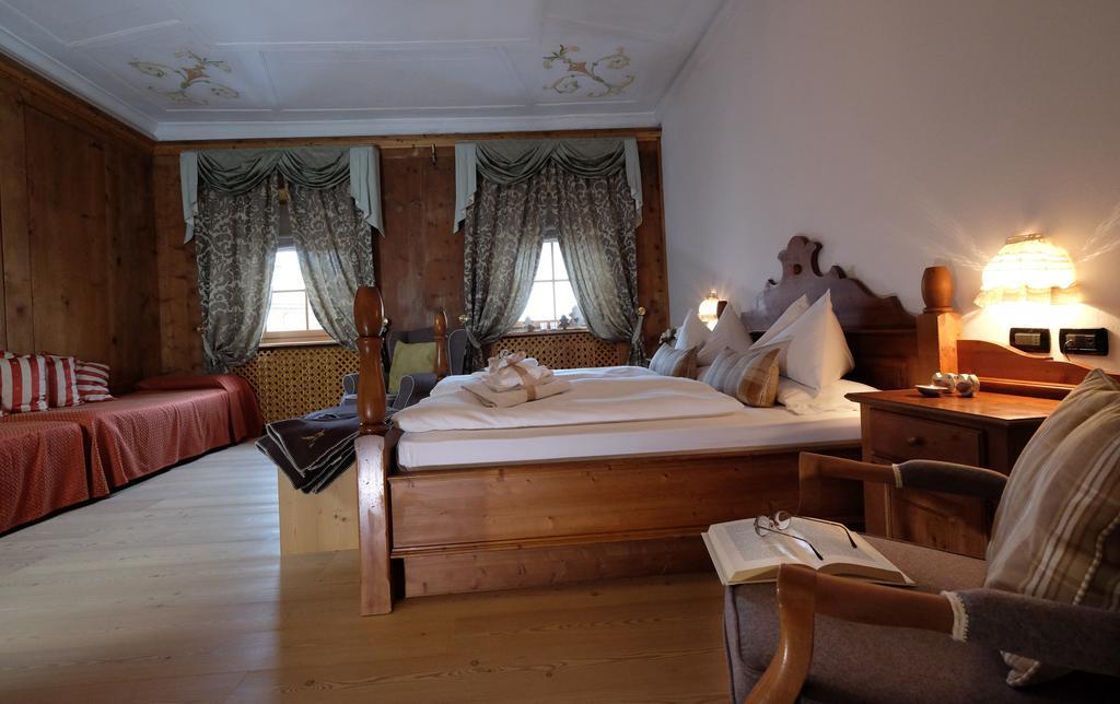 Romantic Hotel Excelsior Cavalese Exteriör bild