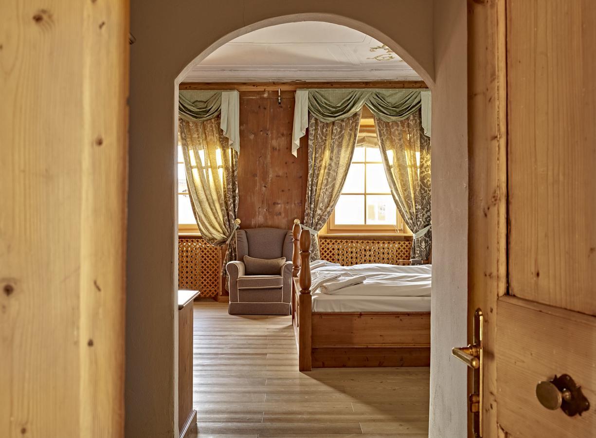 Romantic Hotel Excelsior Cavalese Exteriör bild