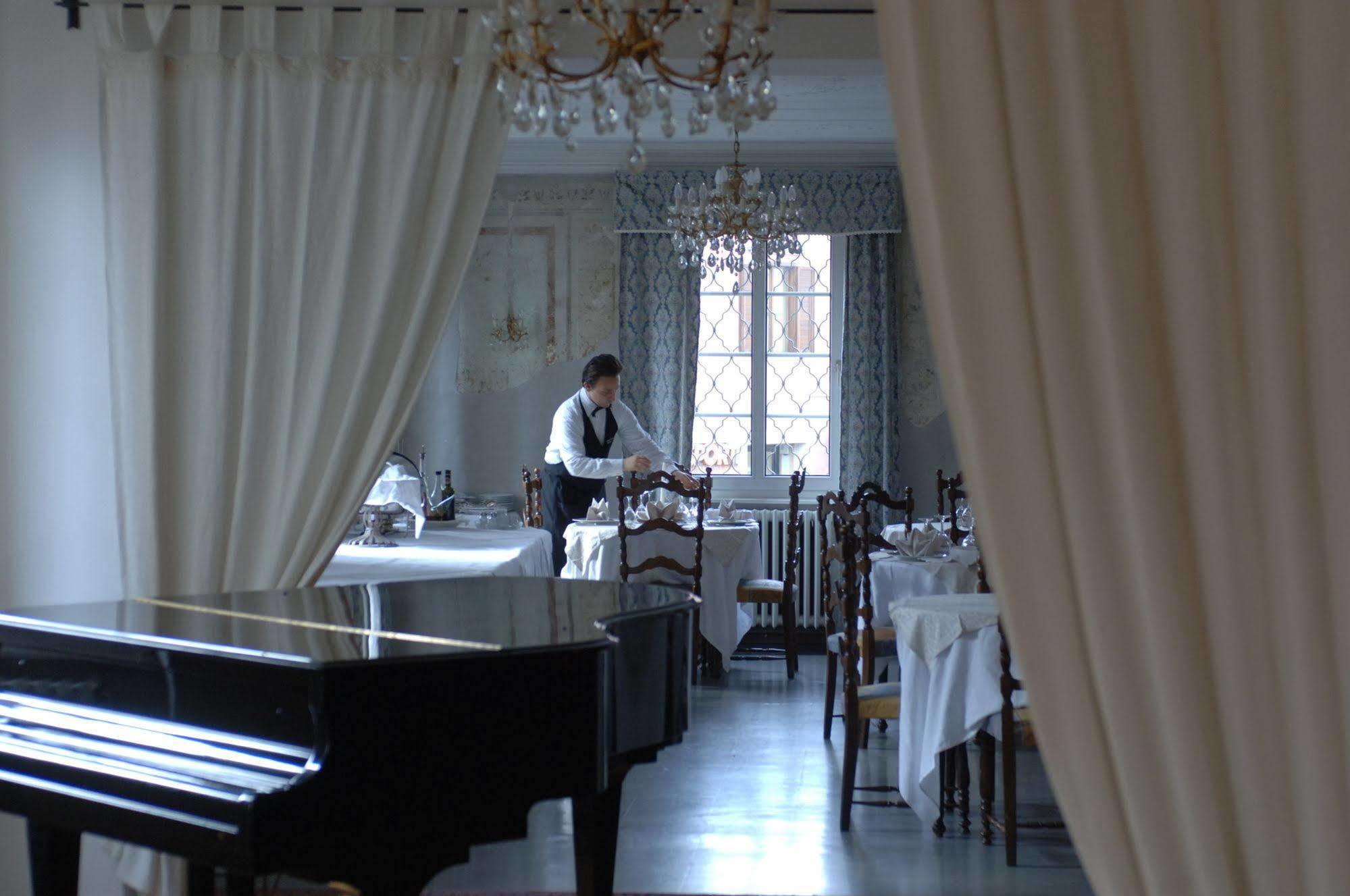 Romantic Hotel Excelsior Cavalese Exteriör bild