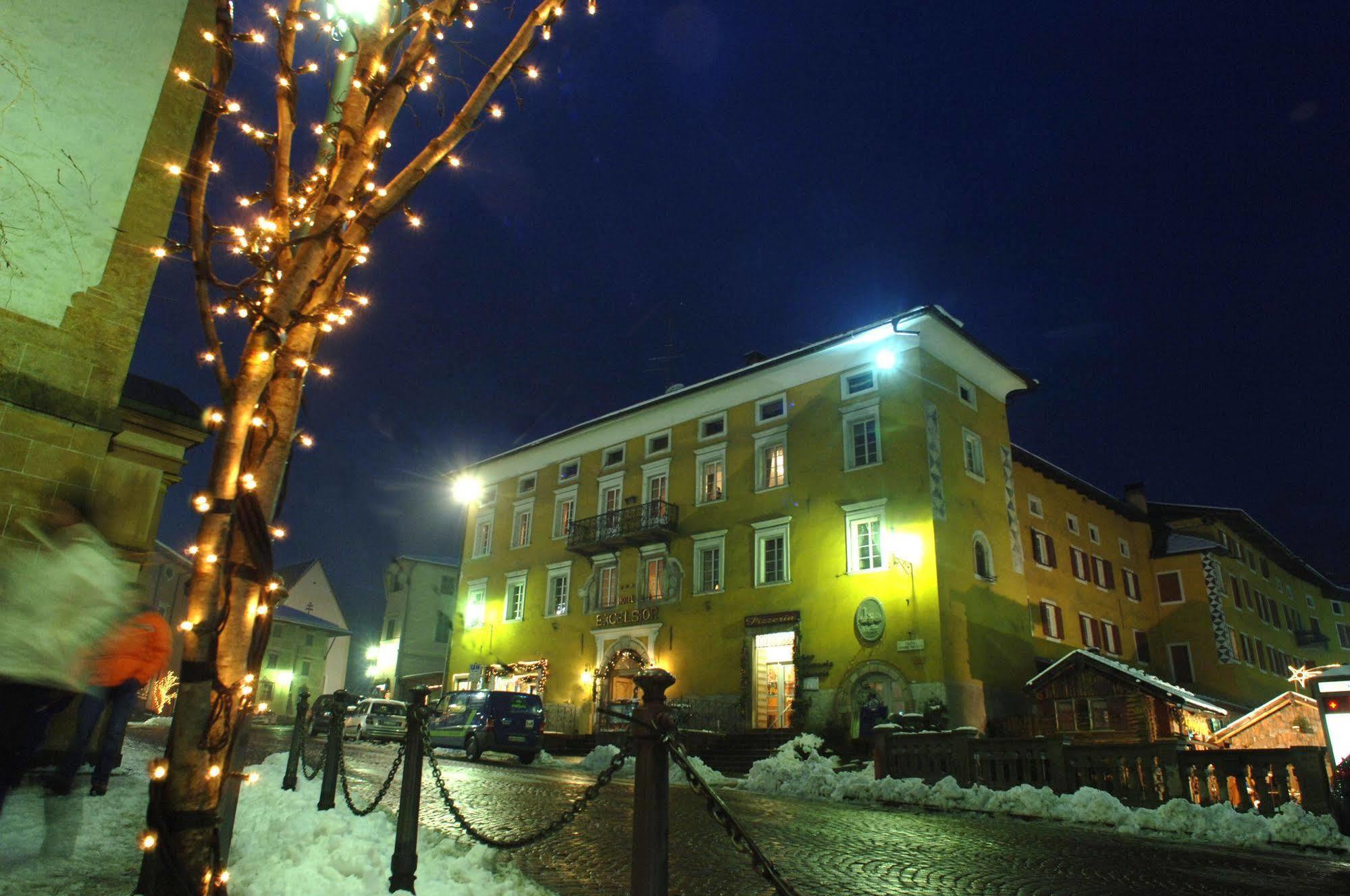 Romantic Hotel Excelsior Cavalese Exteriör bild