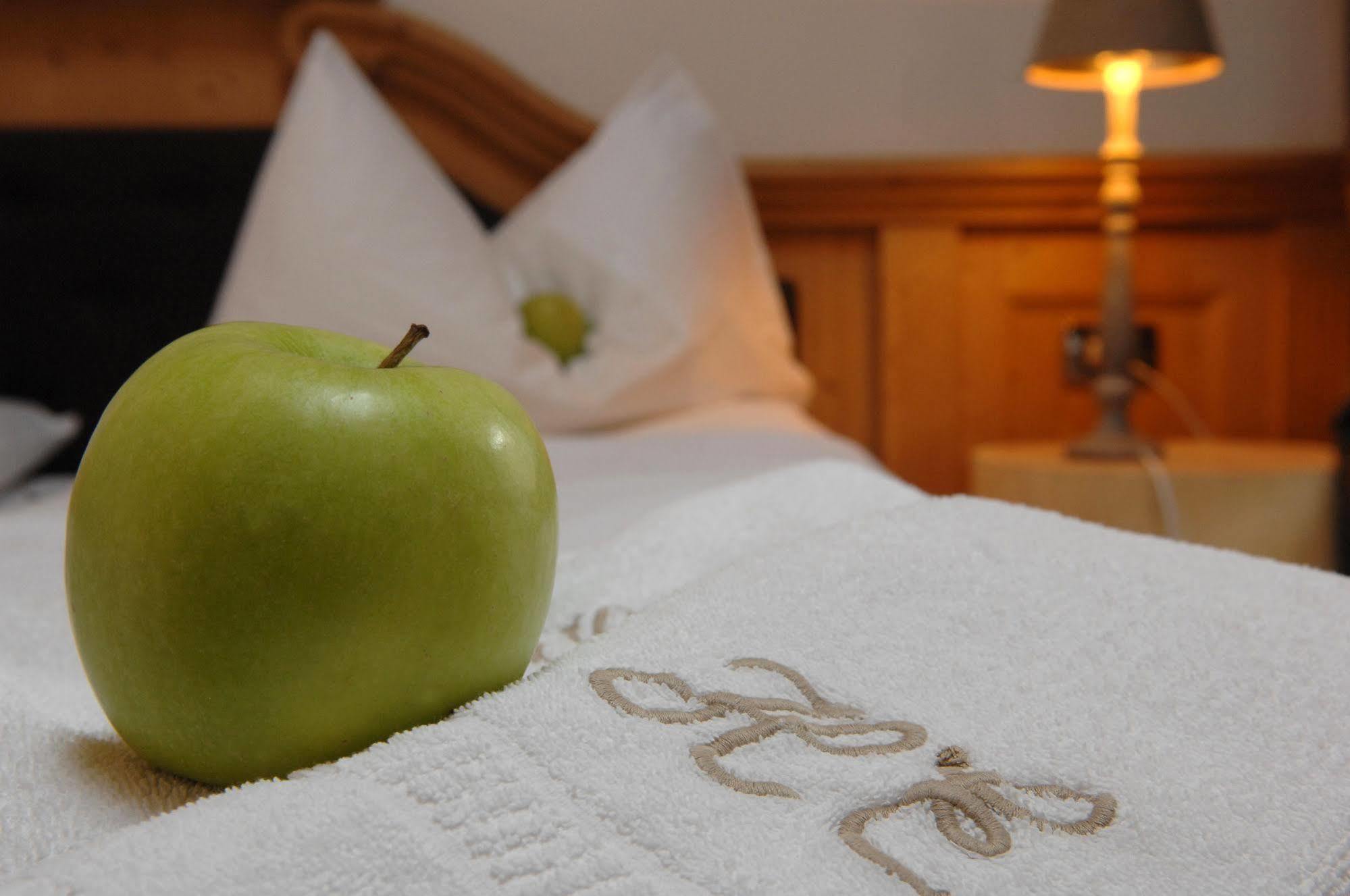 Romantic Hotel Excelsior Cavalese Exteriör bild