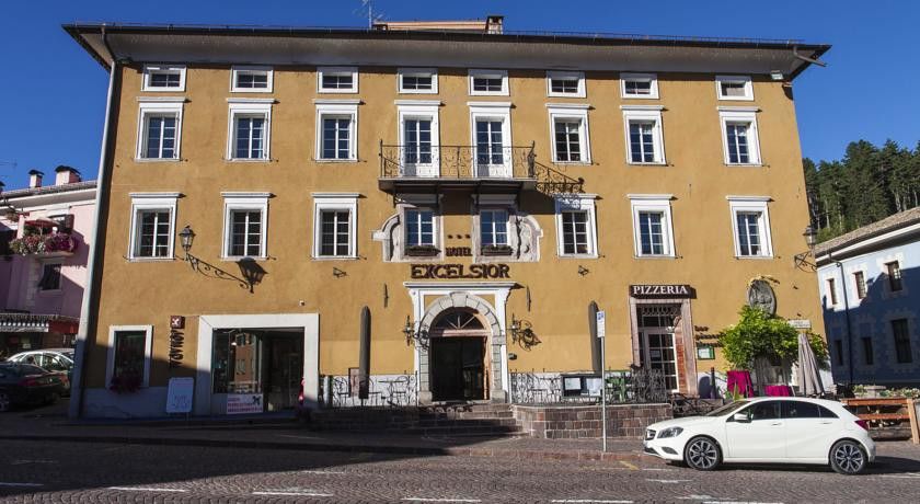 Romantic Hotel Excelsior Cavalese Exteriör bild
