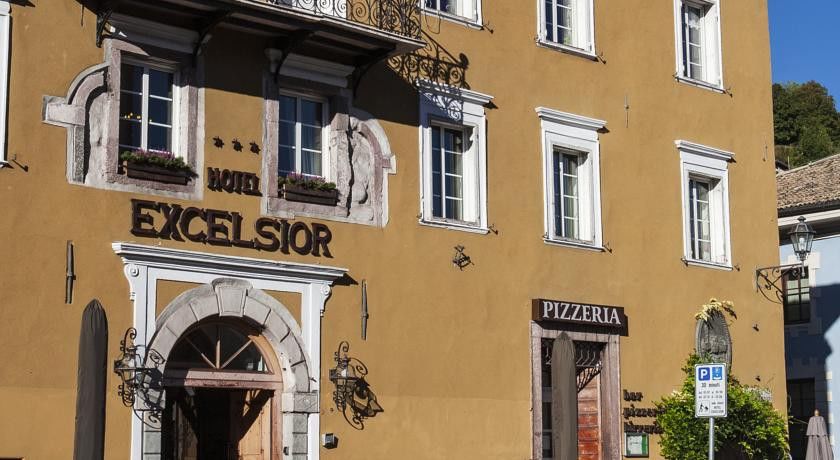 Romantic Hotel Excelsior Cavalese Exteriör bild